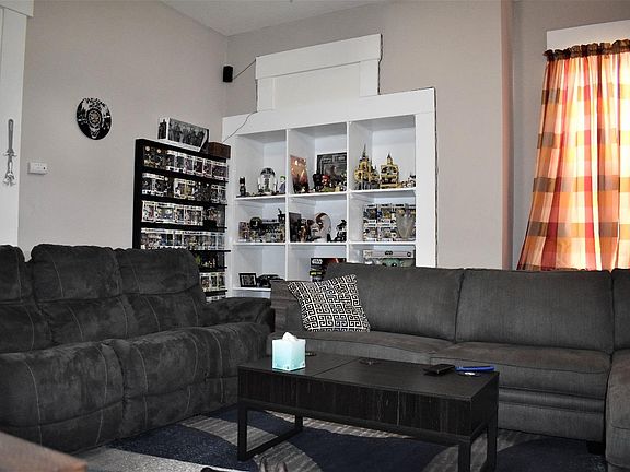 5th image of 420 W Washington St Unit 11