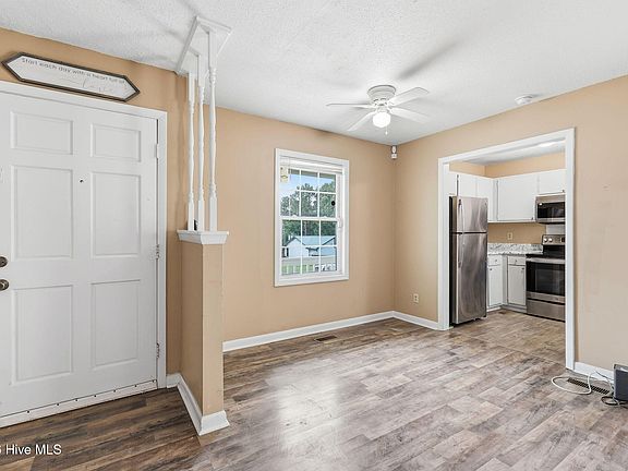 3rd image of 3323 Arrowhead Road