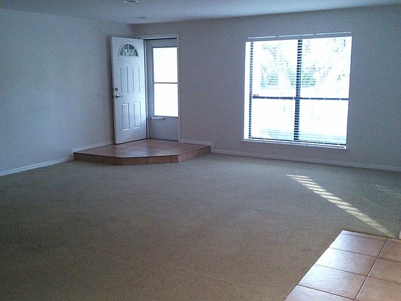 3rd image of 1107 N Hamlet Ln