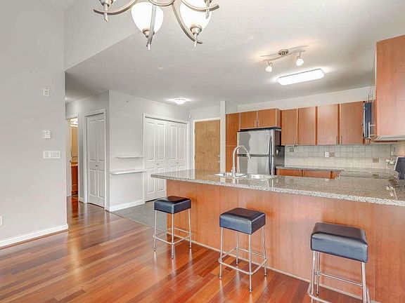 3rd image of 2346 McAllister Ave #413