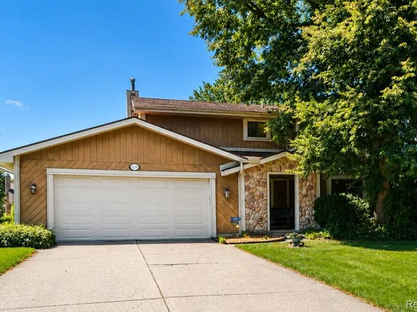 22783 Shadowglen Dr, Farmington Hills, MI 48335