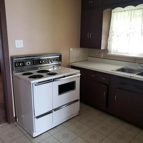 715 N Main St — Photo 2