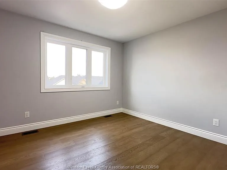 74 Dundee Dr — Photo 16