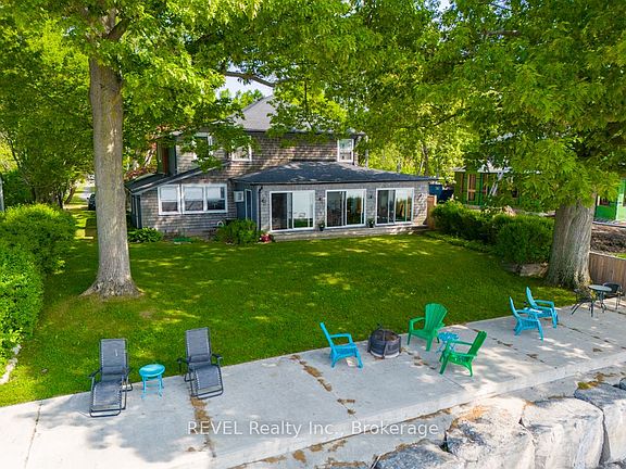 3rd image of 2133 Macdonald Dr