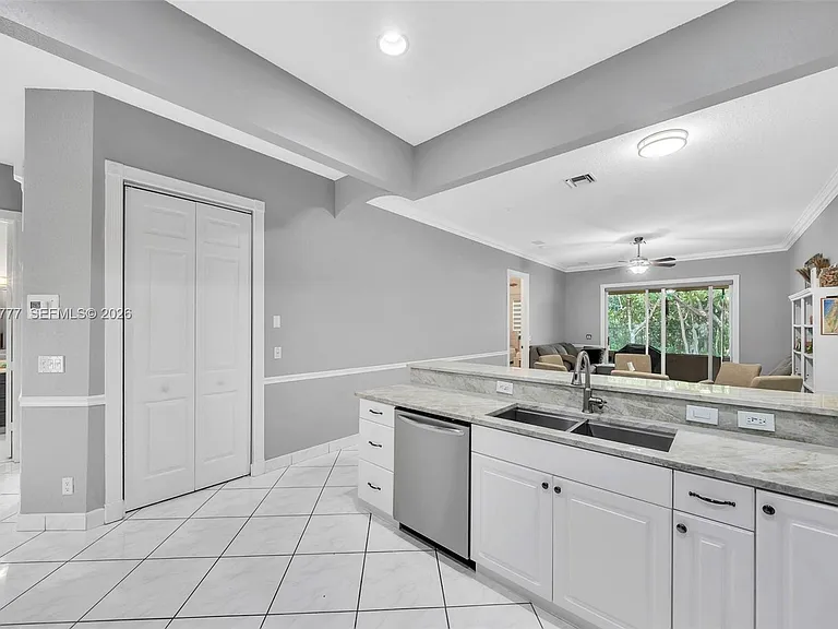 8908 NW 40th St — Photo 17