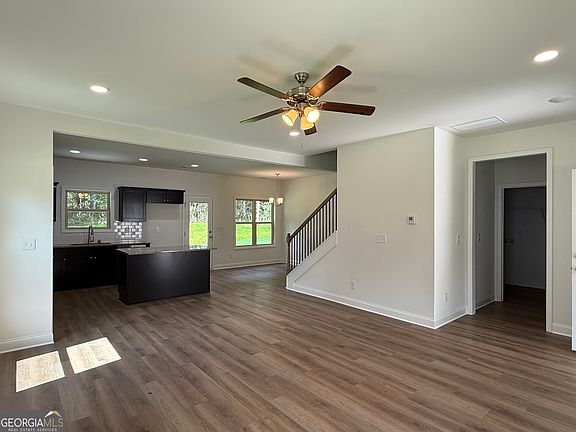 3rd image of 373 Laney Rd