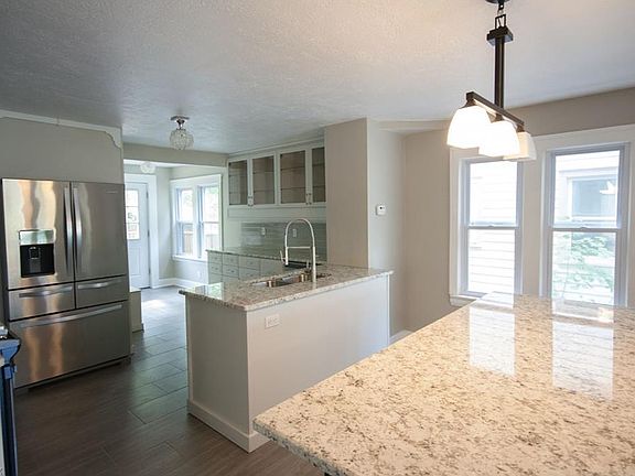 3rd image of 17211 Clifton Blvd