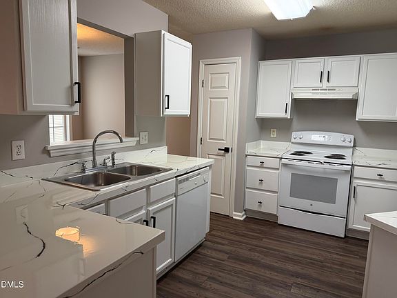 5th image of 2201 Mountain Mist Ct Unit 302