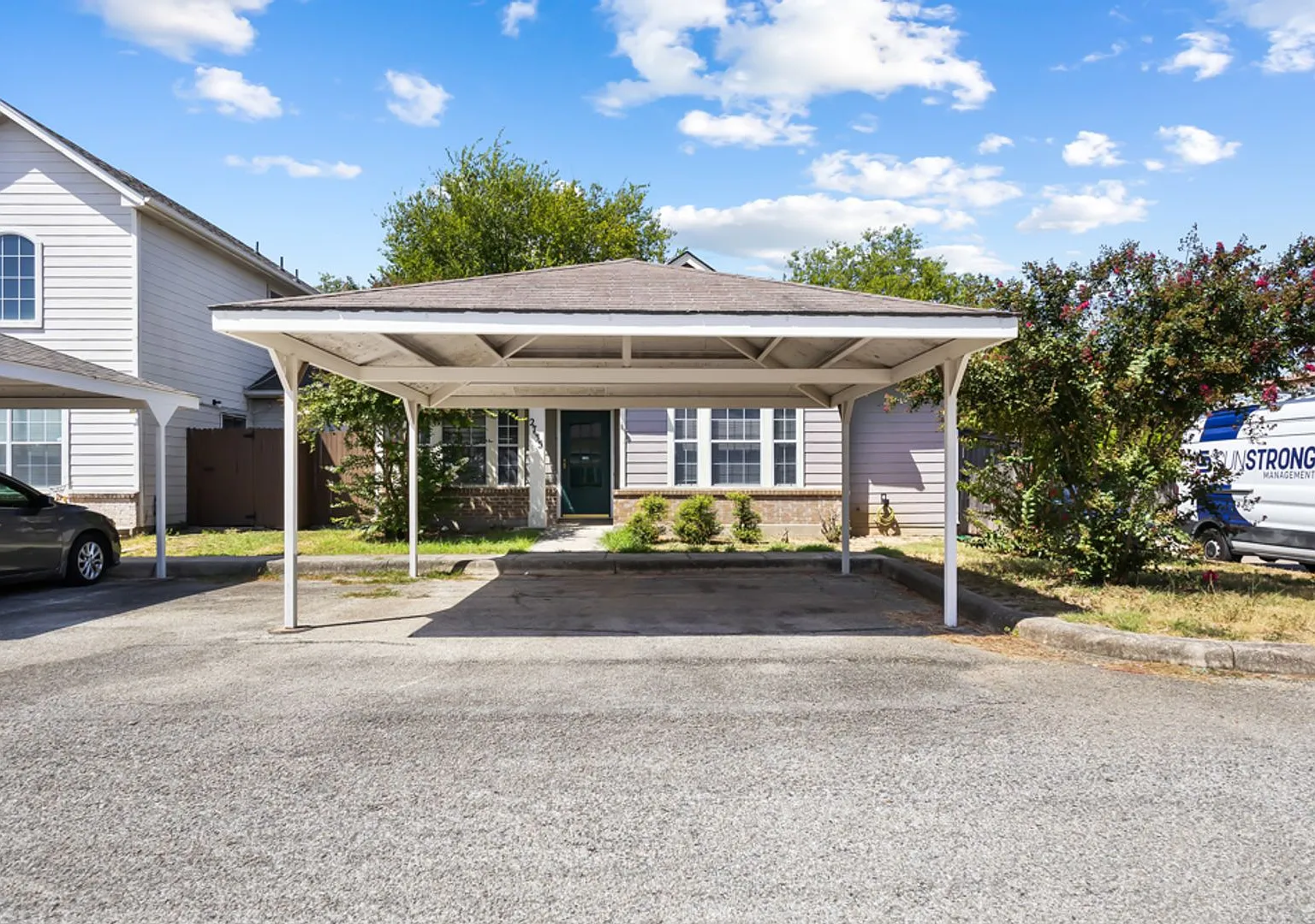 2735 Crown Hollow — Photo 3