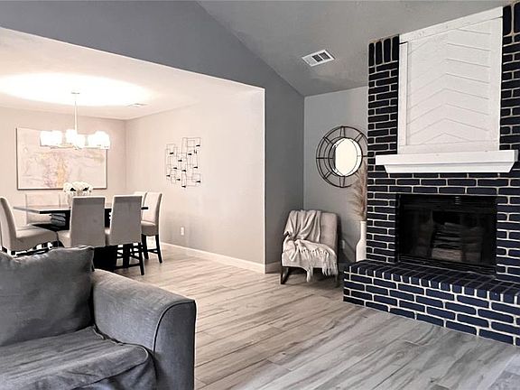 5th image of 2426 Shady Brook Dr