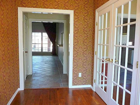 3rd image of 4503 Colony Oaks Ct