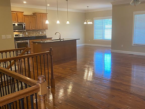 2nd image of 136 Winterfield Cir