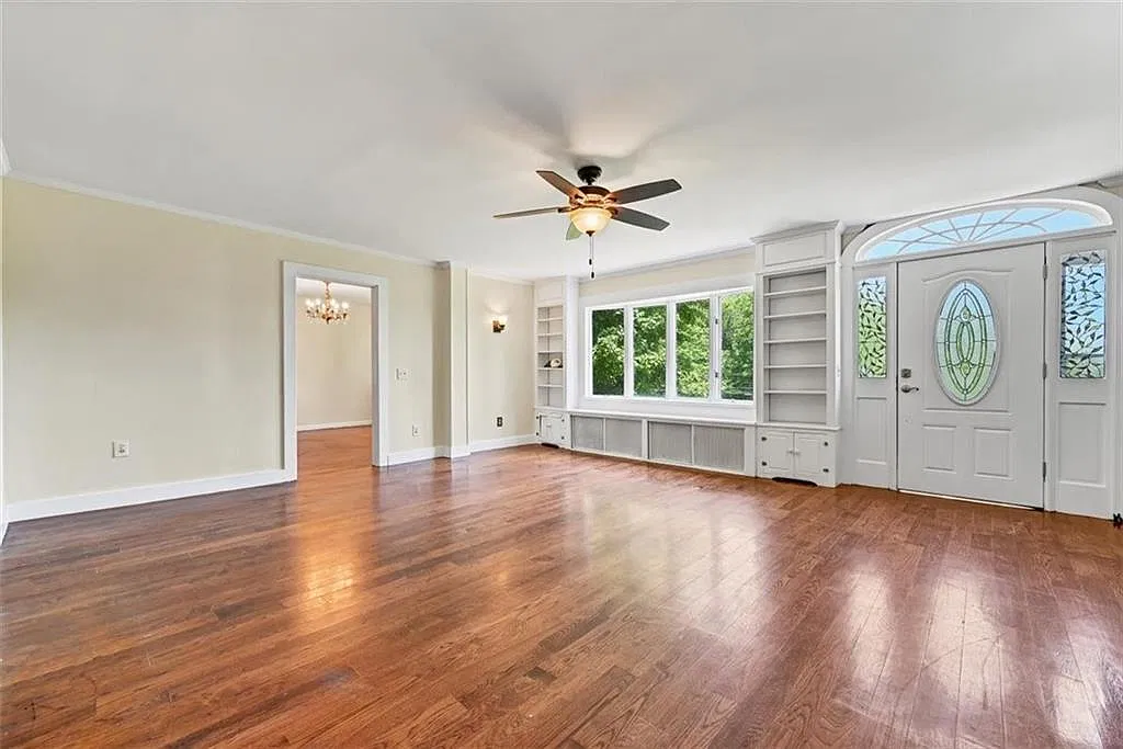 5 bed, 2280 sqft, $3,400 — Photo 3