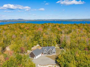 26 Quarry Cove Rd, Raymond, ME 04071