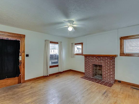 4th image of 102 Adair St