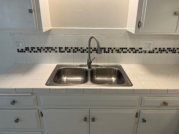 4th image of 10370 Vernon Ave APT 2