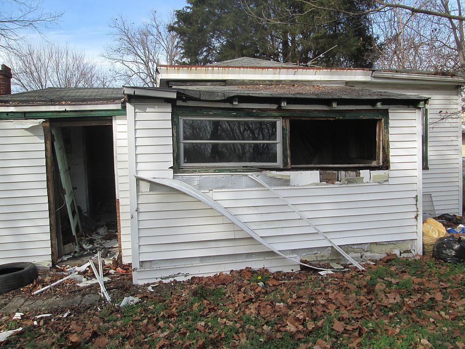 2nd image of 1140 Willcox St