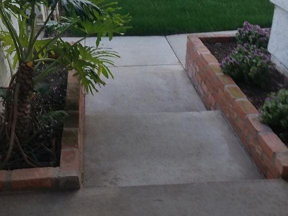 front porch into private yard