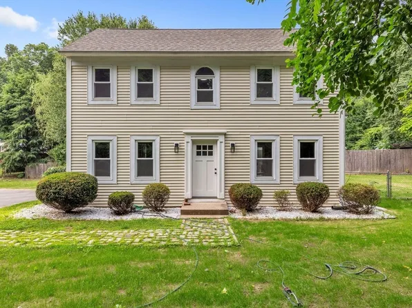 82 N Lake Ave, Southwick, MA 01077