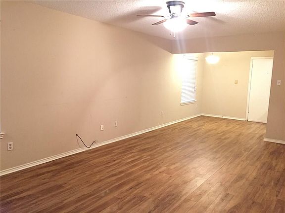 2nd image of 2916 Nelson Dr