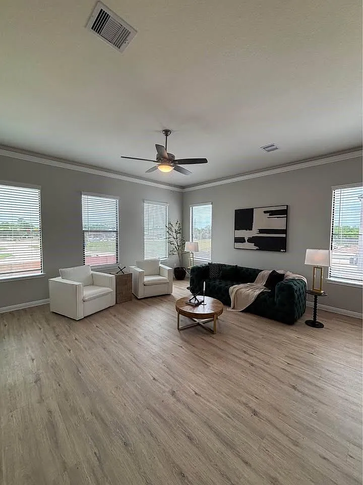4 bed, 3.5 bath, 2164 sqft, $3,350 — Photo 2