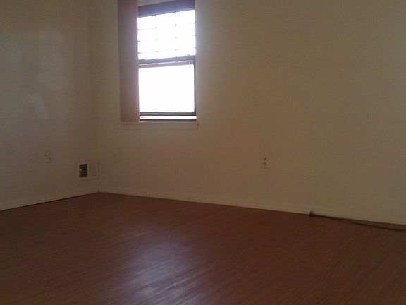 5th image of 74 Ferndale Ave