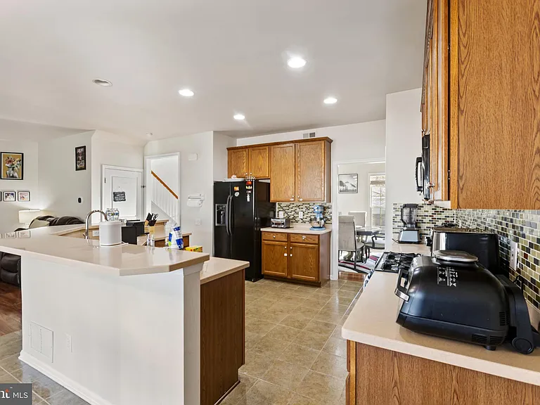84 Wyndale Ct — Photo 47