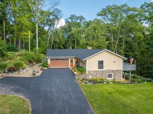 371 Fisher Rd, Pittsford, NY 14534