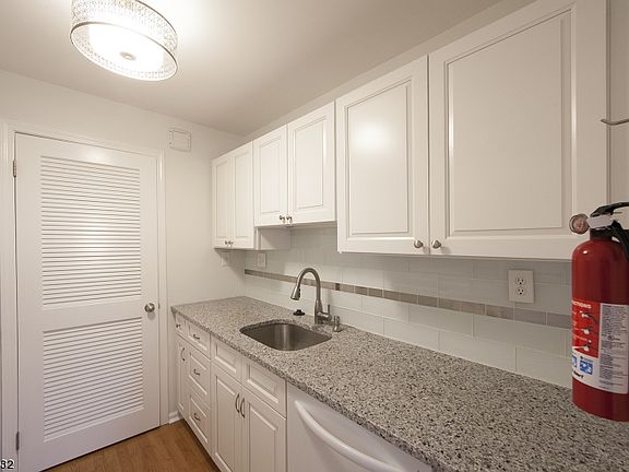 4th image of 50 Pine St #C3015-315