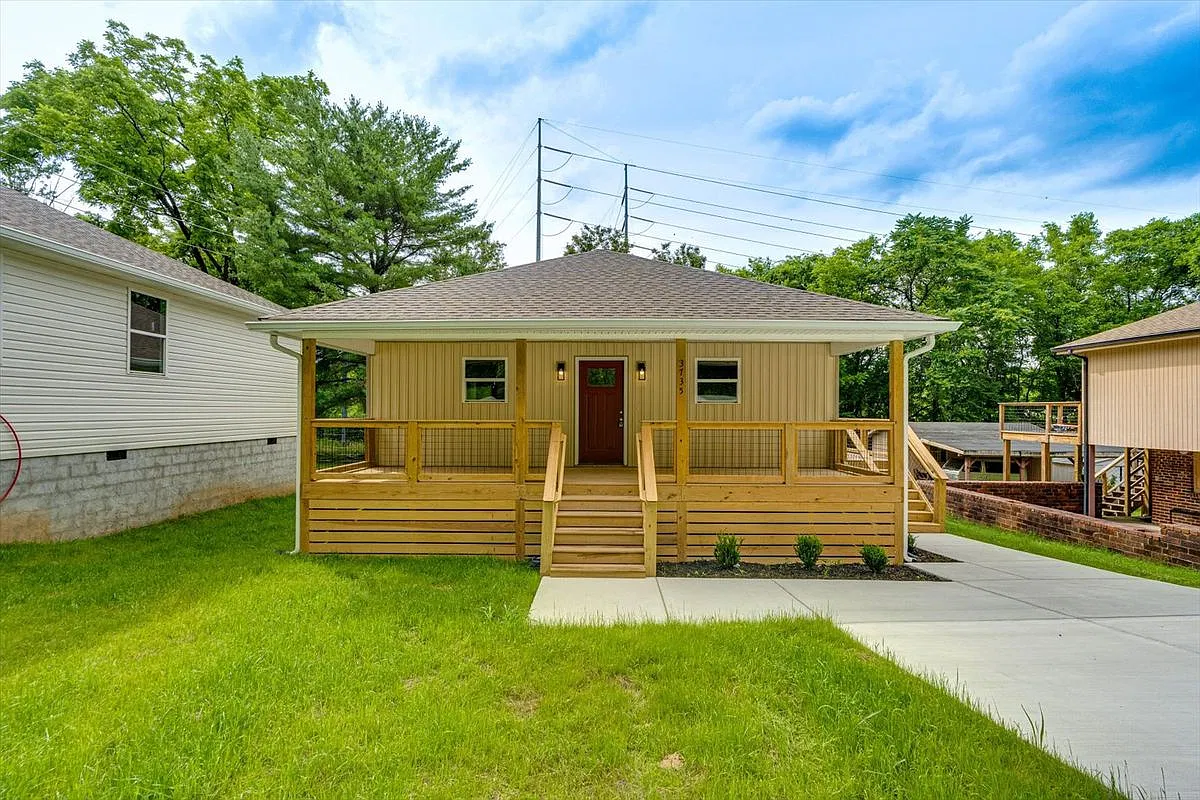 3 bed, 2.0 bath, 1200 sqft, $2,200 — Photo 2