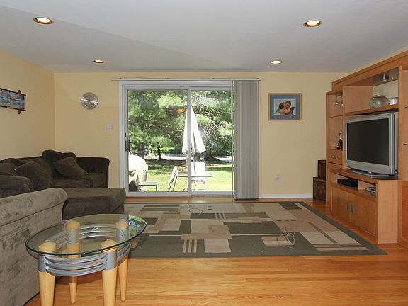 2nd image of 4 Clara Ct