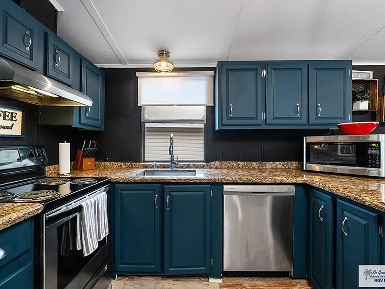 70 Palm Ln — Photo 6