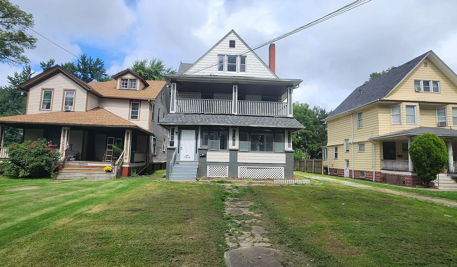 4 Bedroom 1 Bathroom Triplex — Photo 1