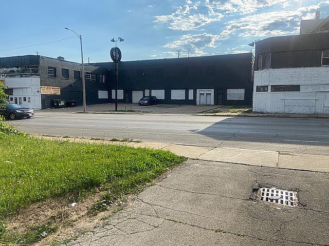 1842 N. 27th