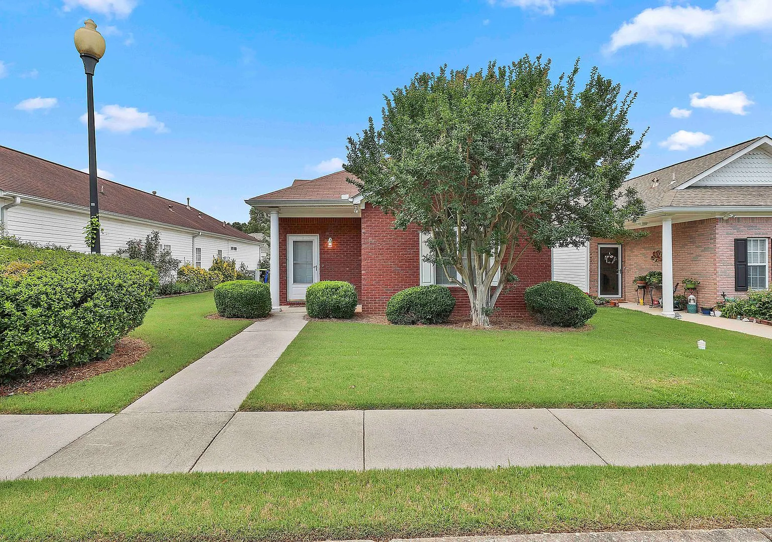 Quiet, clean, and updated House in 55+ Community — Photo 2