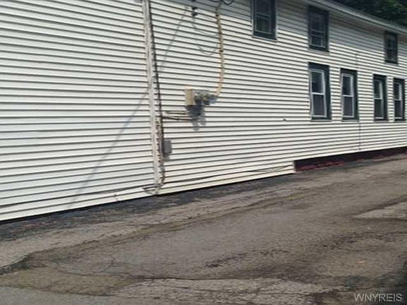 2nd image of 87 Lake St
