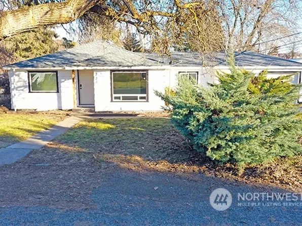 223 Elm Street S, Omak, WA 98841