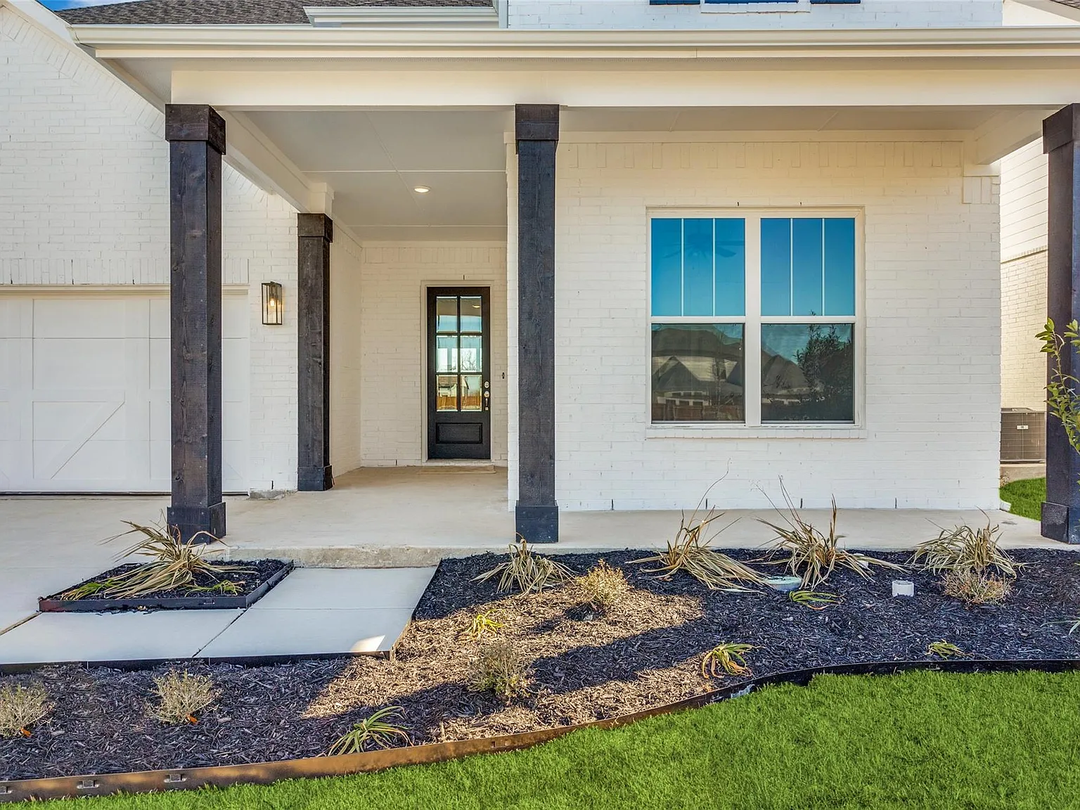 4 bed, 2850 sqft, $4,200 — Photo 2