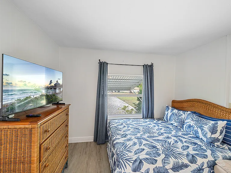708 Shore Rd #B — Photo 11