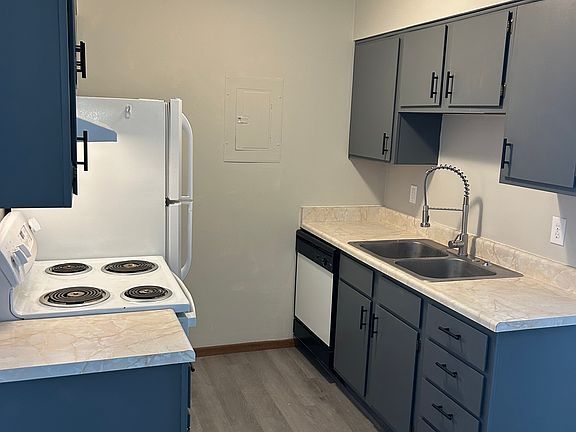 4th image of 3875 Hillsboro Dr #K