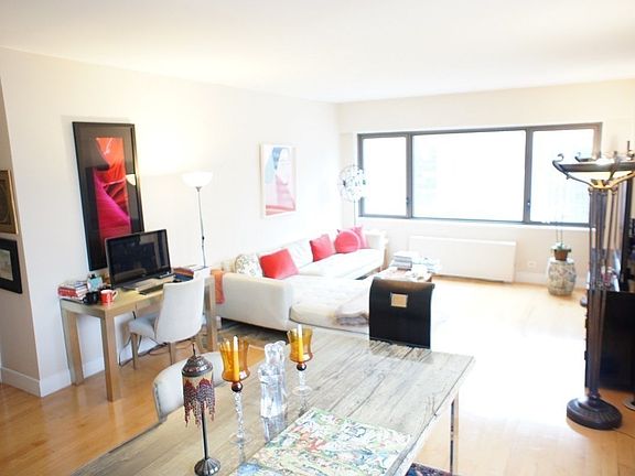 5th image of 58 W 58th St APT 31F