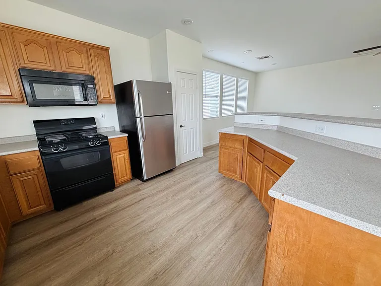 8688 Mesquite Hills St — Photo 8