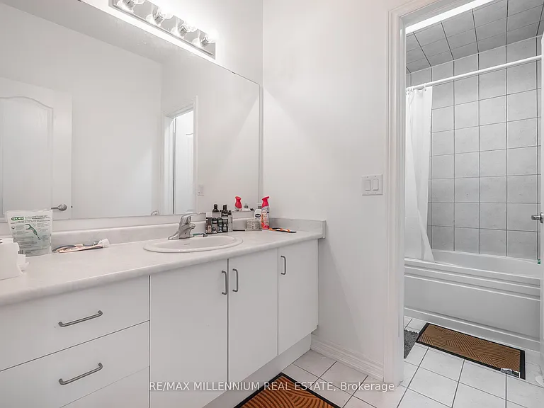 505 Dundas St E — Photo 35