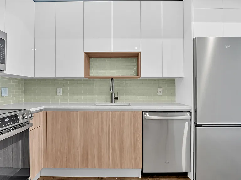 563 W 170th St #3D — Photo 5