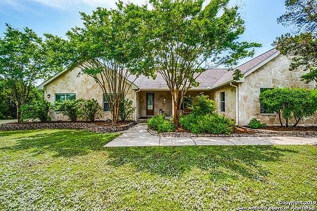 1st image of 450 Berry Oaks Dr