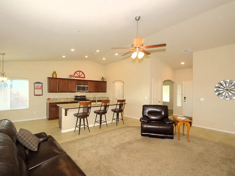 6601 E Saginaw Way — Photo 4