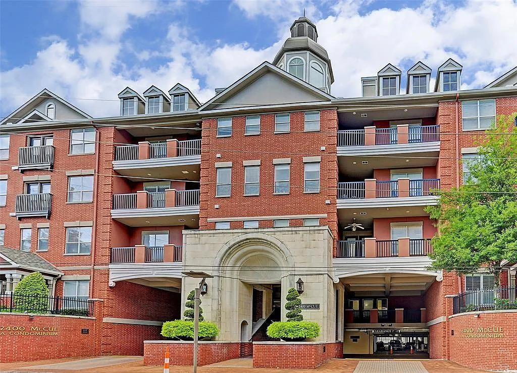 1 bed, 1.0 bath, 811 sqft, $1,750 — Photo 1