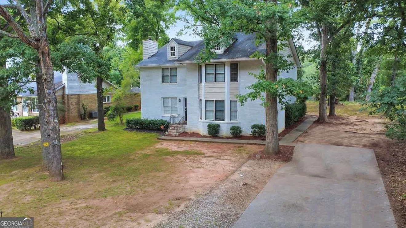 3 bed, 1.5 bath, 1680 sqft, $1,850 — Photo 1