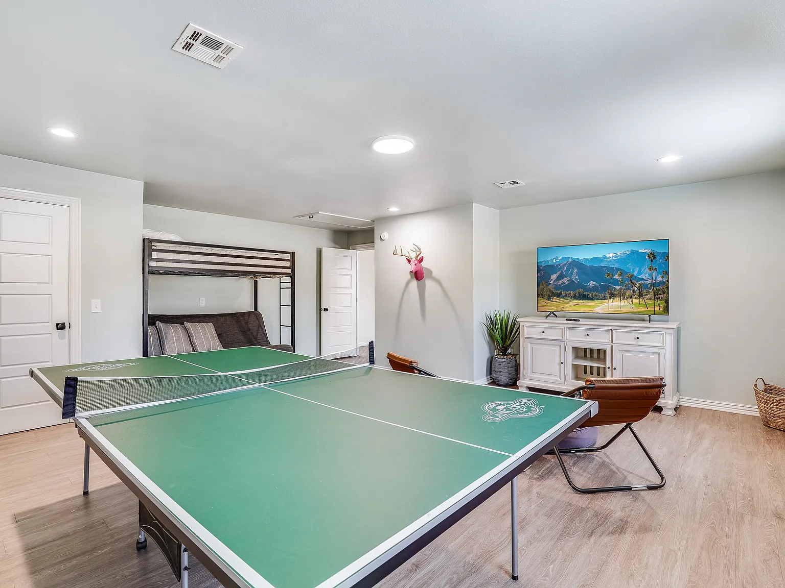 4 bed, 2265 sqft, $2,500 — Photo 2