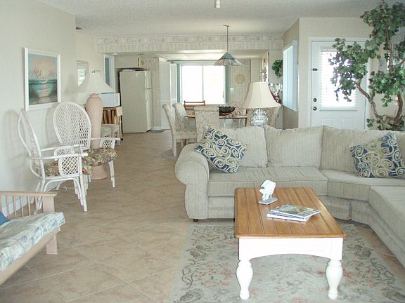 Family room/dining area